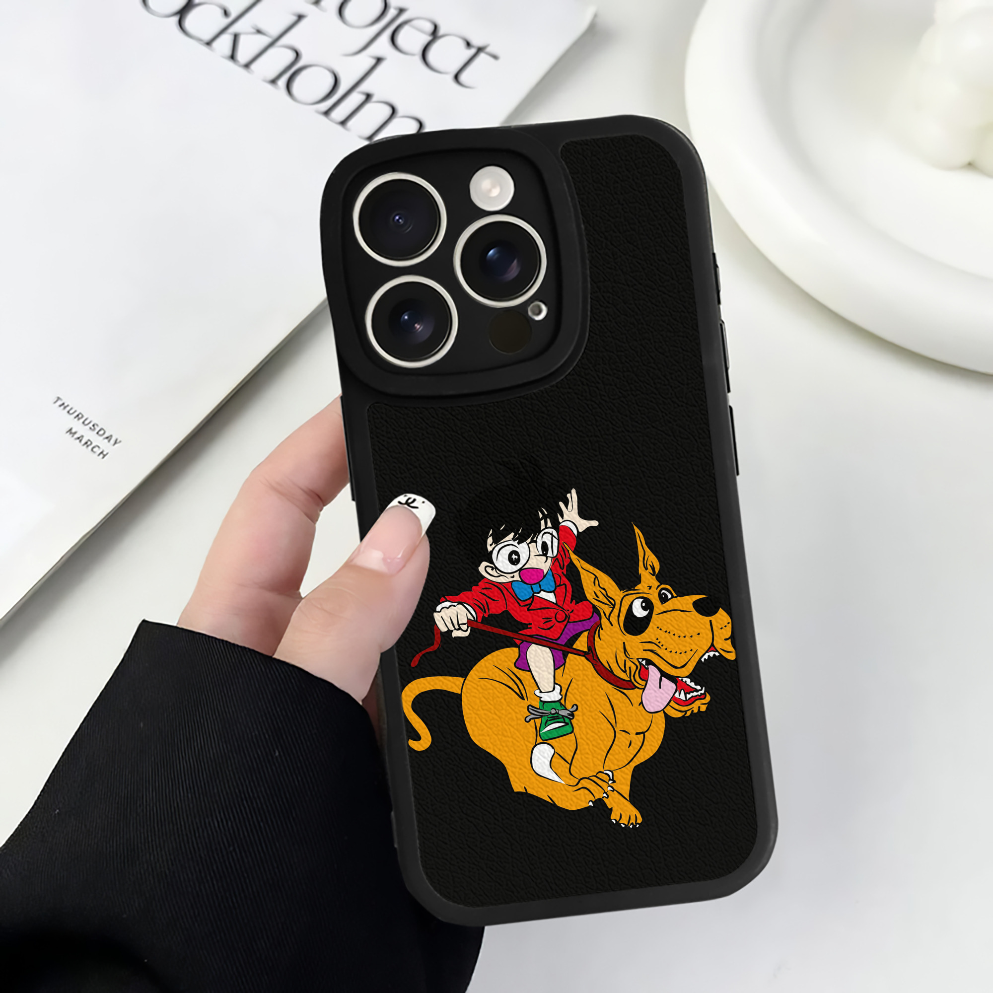 （画像用） 名探偵コナン 江戸川 コナン Detective Conan Conan Edogawa 【iPhone 16シリーズ対応】シリコンスマホケース（レザー調） 材質：シリコン